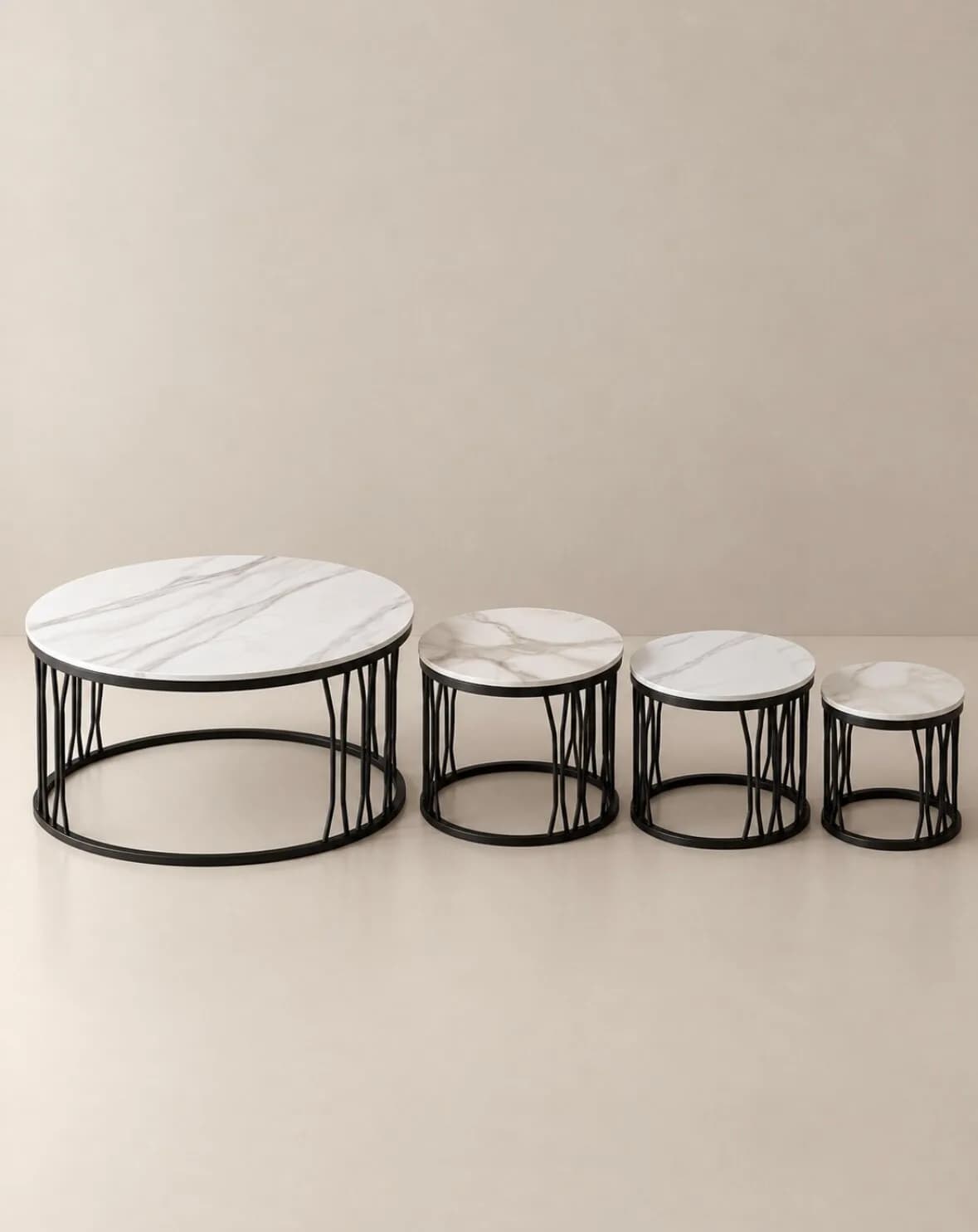 Ensemble de tables gigognes rondes effet marbre blanc sur structure métal noir